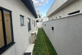 Casa de condomínio à venda Cajueiros (Itaipuaçu) com 200m² - 3 dormitórios -  vagas - R$ 1.400.000 - img-6419.jpeg