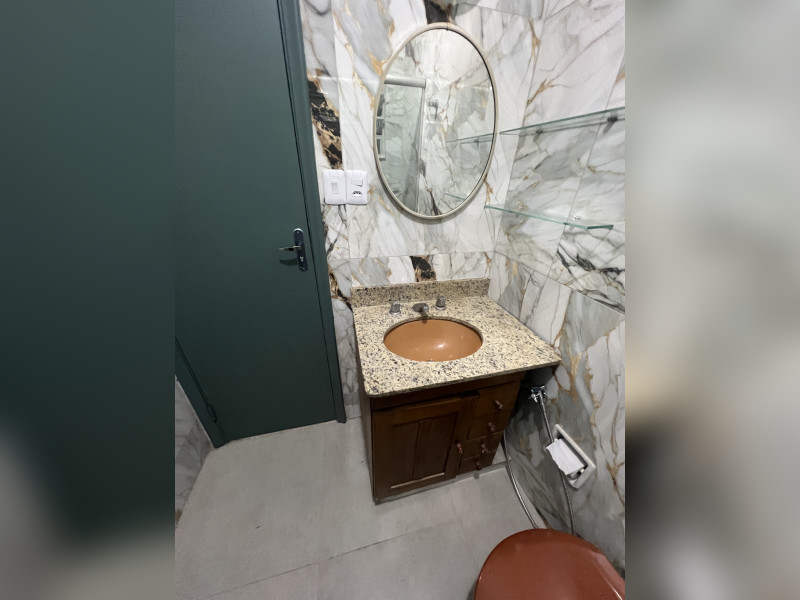 Apartamento à venda Copacabana com 53m² e 2 quartos por R$ 695.000 - vaso-e-pia-banheiro.JPG