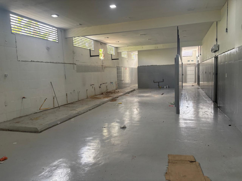 Comercial à venda Pavuna com 1740m² e 0 quartos por R$ 680.000 - galpao-area-interna.jpeg