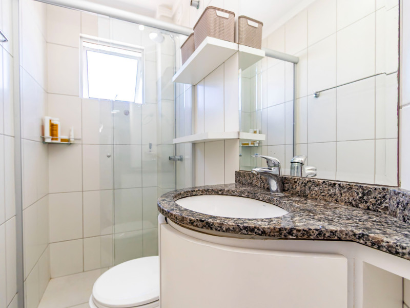 Apartamento à venda Juvevê com 55m² e 2 quartos por R$ 599.000 - banheiro.jpg