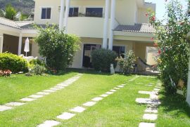 Casa de condomínio à venda Vargem Pequena com 331m² - 5 dormitórios -  vagas - R$ 690.000 - 2-jardim-frente-da-casa.JPG