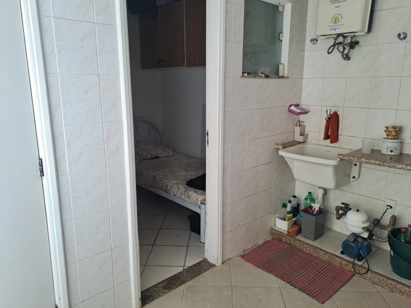 Casa de condomínio à venda Vargem Pequena com 331m² e 5 quartos por R$ 690.000 - 11-dependencias-servoico.jpg