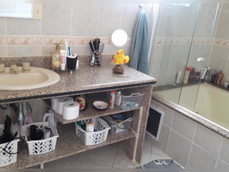 Casa de condomínio à venda Vargem Pequena com 331m² e 5 quartos por R$ 690.000 - 12c-banheiro-suite-master.jpg