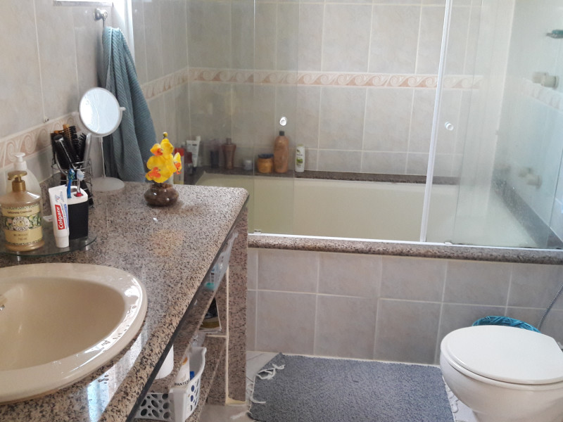 Casa de condomínio à venda Vargem Pequena com 331m² e 5 quartos por R$ 690.000 - 12d-banheiro-suite-master.jpg