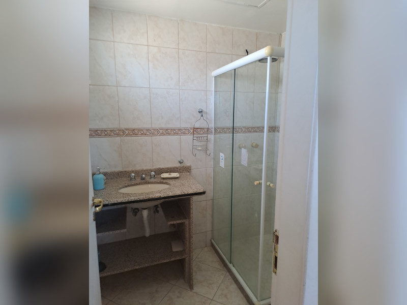 Casa de condomínio à venda Vargem Pequena com 331m² e 5 quartos por R$ 690.000 - 16a-banheiro-salao.jpg