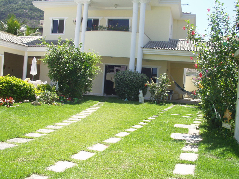 Casa de condomínio à venda Vargem Pequena com 331m² e 5 quartos por R$ 690.000 - 2-jardim-frente-da-casa.JPG