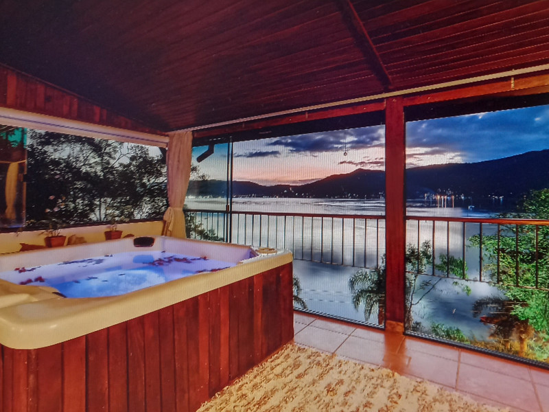 imóvel com 600m² - Barra da Lagoa - Florianópolis