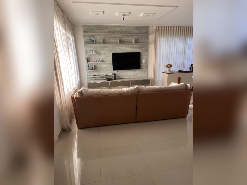 imóvel com 210m² - Granja dos Cavaleiros - Macaé