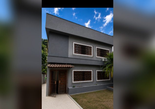 imóvel com 395m²