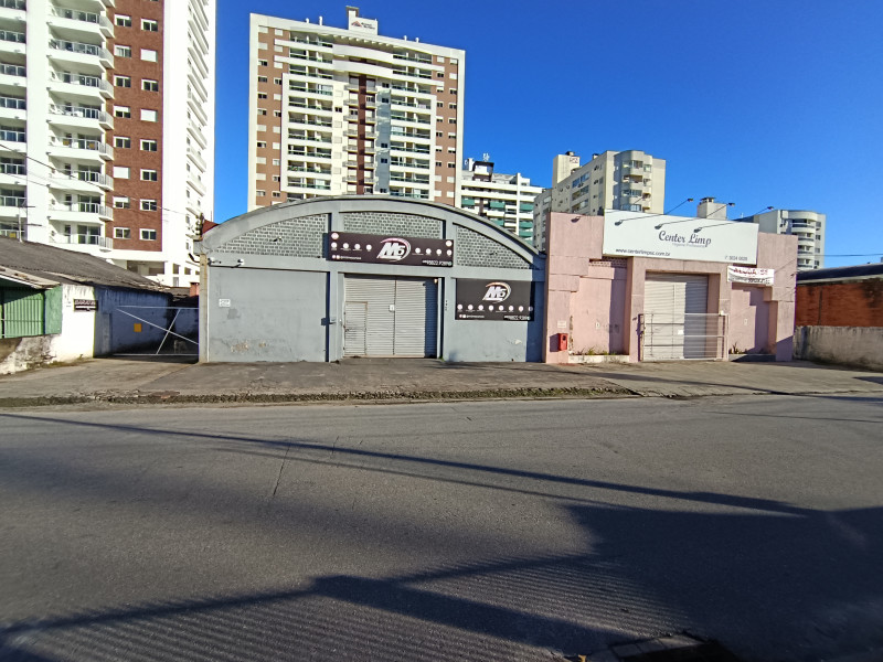 imóvel com 1135m² - Barreiros - São José