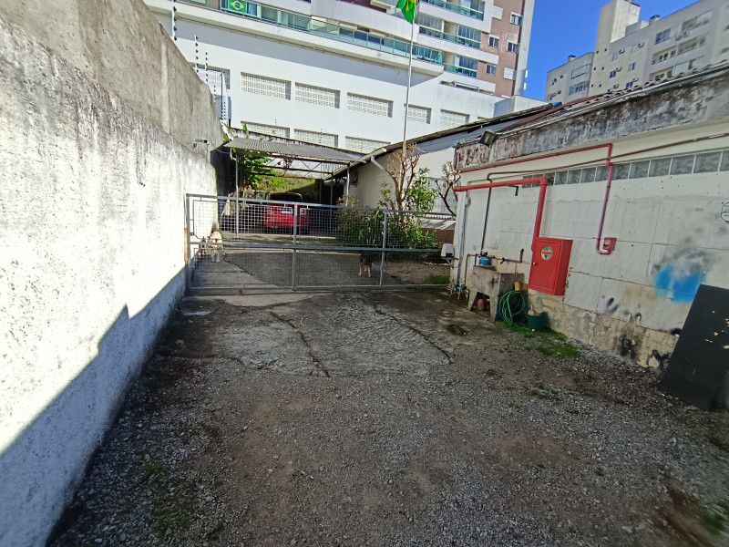 imóvel com 1135m² - Barreiros - São José