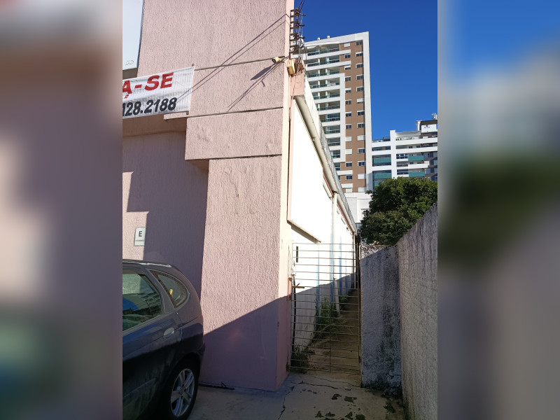 imóvel com 1135m² - Barreiros - São José