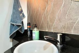 f2758ae5-cf45-484f-9547-6d76dfd1c177-converted.jpg