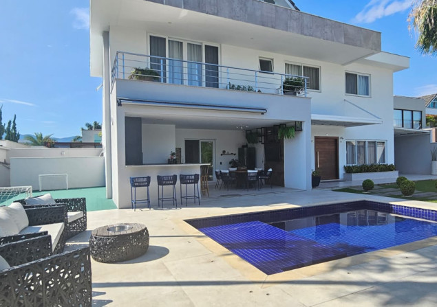 imóvel com 485m²