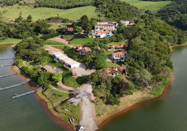 imóvel com 31500m²