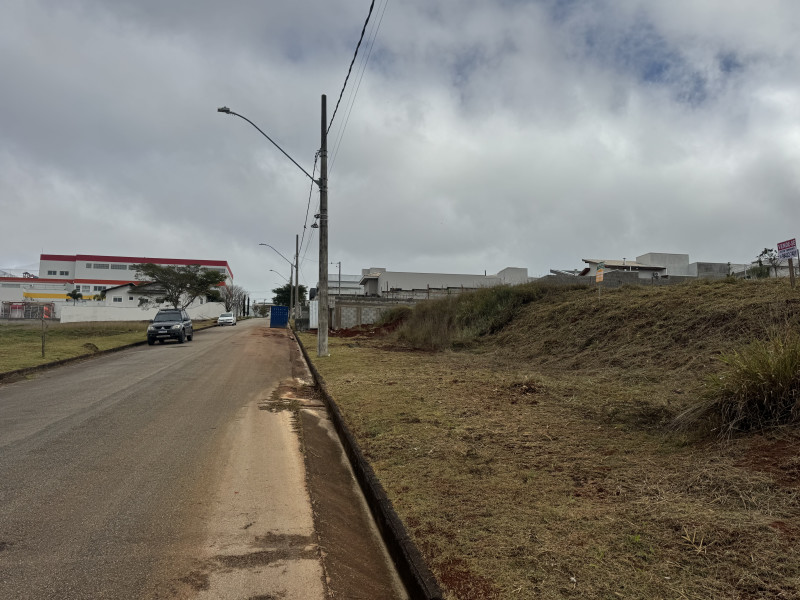 imóvel com 360m² - Residencial Astúrias - Pouso Alegre