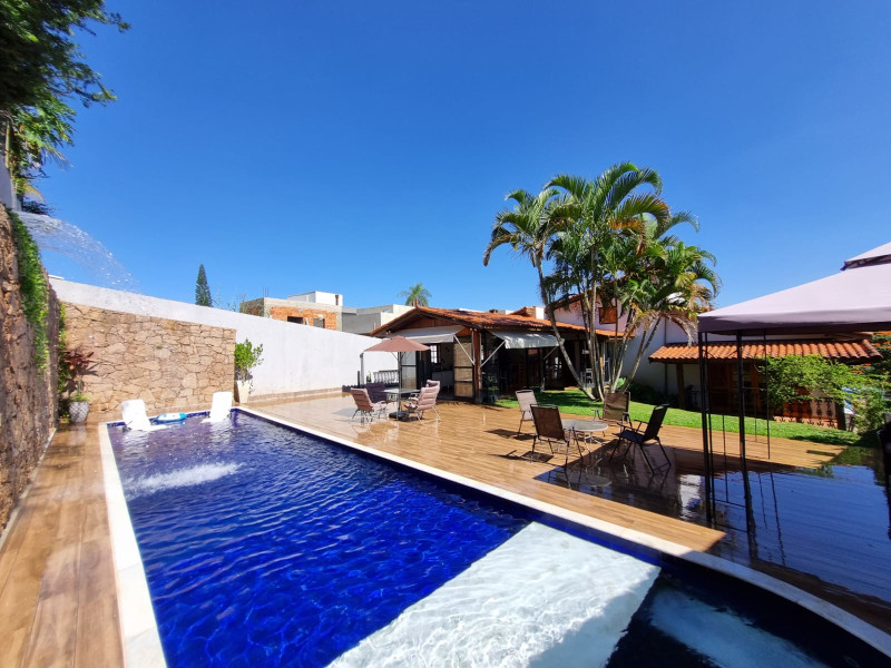 imóvel com 420m² - Bairro Campos de Santo Antônio - Itú