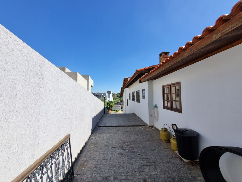 imóvel com 420m² - Bairro Campos de Santo Antônio - Itú
