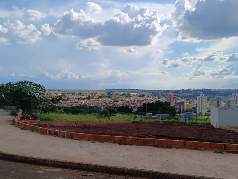 imóvel com 600m² - Jardim Diamante - Jaú