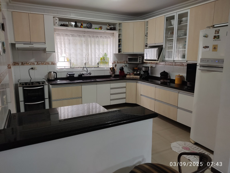 imóvel com 200m² - guabirotuba - Curitiba