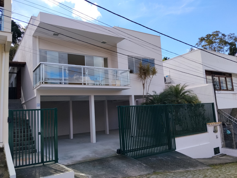 imóvel com 300m² - Centro - Cantagalo