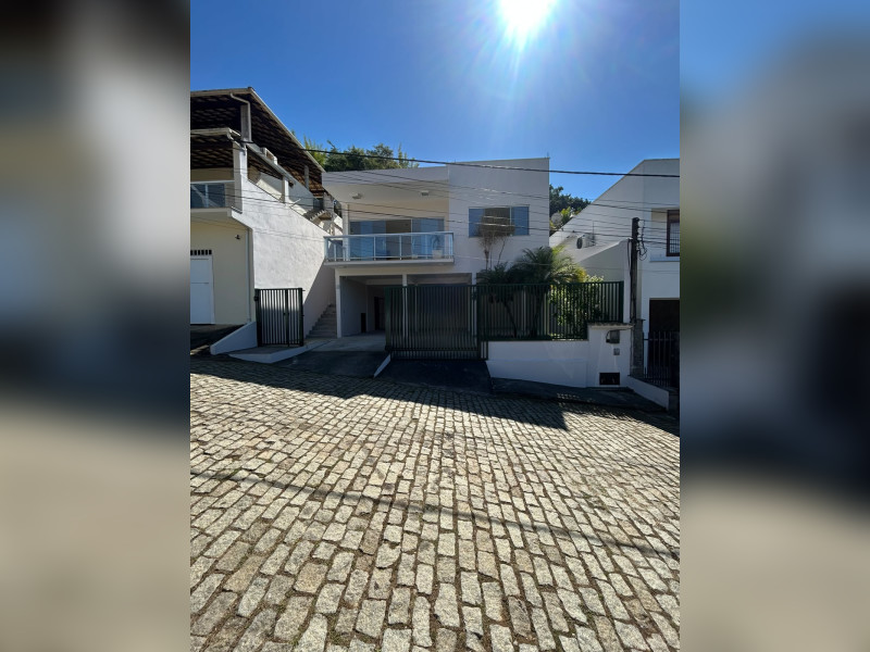 imóvel com 300m² - Centro - Cantagalo