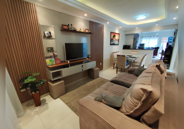 imóvel com 105m²