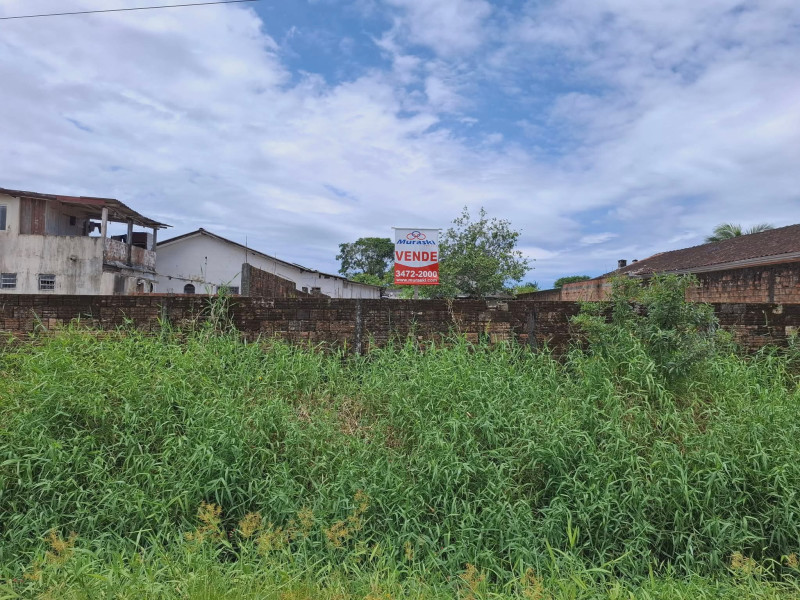 imóvel com 456m² - Piçarras - Guaratuba