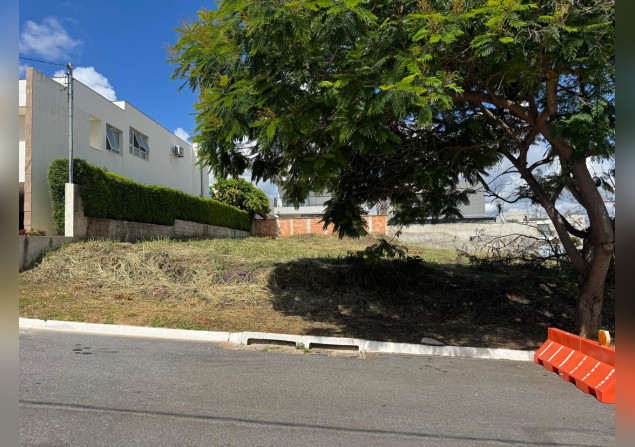 imóvel com 405m²