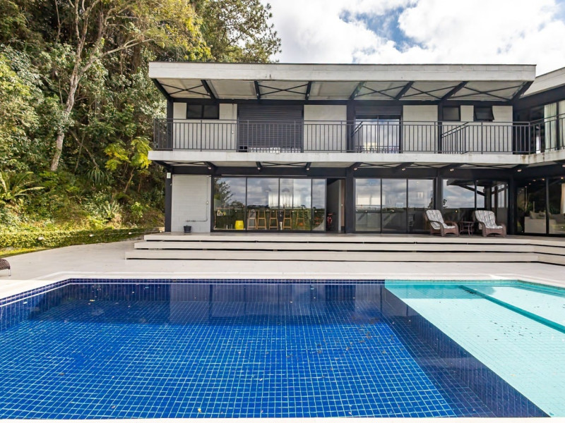 imóvel com 350m² - Campo Comprido - Curitiba