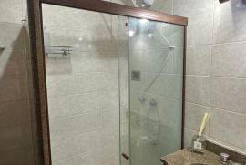 Apartamento &agrave; venda Itaipava com 31m&sup2; e 1 quarto por R$ 240.000 - banheiro-1.jpeg