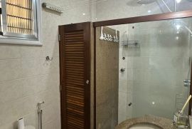 Apartamento &agrave; venda Itaipava com 31m&sup2; e 1 quarto por R$ 240.000 - banheiro.jpeg