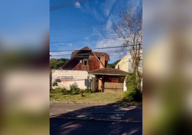 imóvel com 725m²