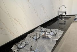 Casa &agrave; venda Nova Cerejeira com 100m&sup2; e 2 quartos por R$ 680.000 - casa-bela-de-atibaia-visao-cozinha-2.jpeg