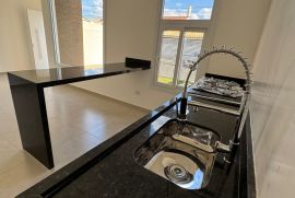 Casa &agrave; venda Nova Cerejeira com 100m&sup2; e 2 quartos por R$ 680.000 - casa-bela-de-atibaia-visao-cozinha-3.jpeg