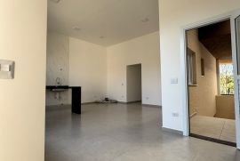 Casa &agrave; venda Nova Cerejeira com 100m&sup2; e 2 quartos por R$ 680.000 - casa-bela-de-atibaia-visao-da-entrada-da-sala.jpeg
