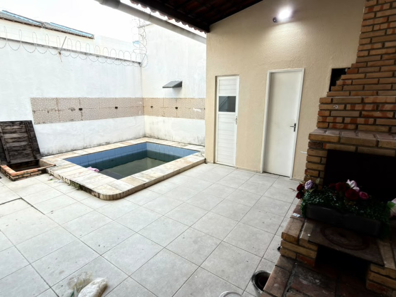 imóvel com 330m² - Cajazeiras - Fortaleza