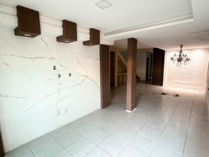 imóvel com 330m² - Cajazeiras - Fortaleza