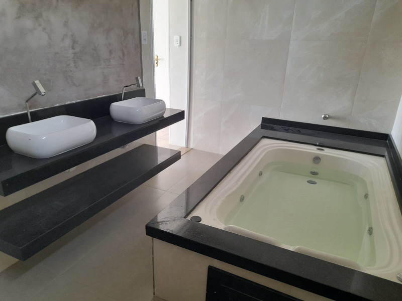 imóvel com 293m² - Residencial Mombaça I - Pindamonhangaba