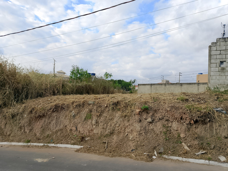 imóvel com 360m² - Santa Cruz - Betim