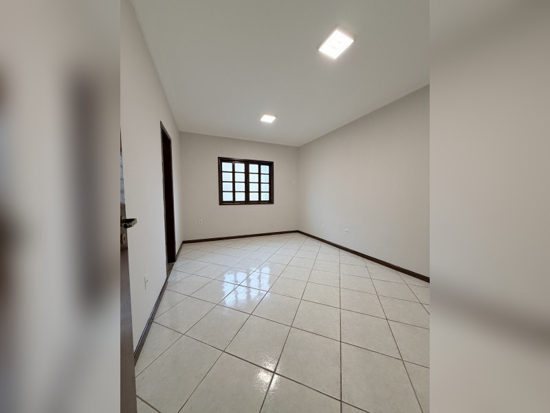 imóvel com 193m² - Imbetiba - Macaé