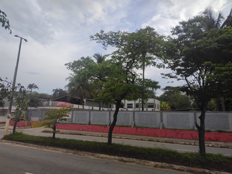 imóvel com 3000m² - Granja dos Cavaleiros - Macaé