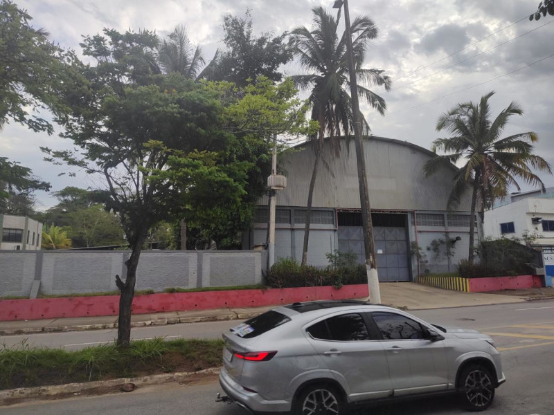 imóvel com 3000m² - Granja dos Cavaleiros - Macaé