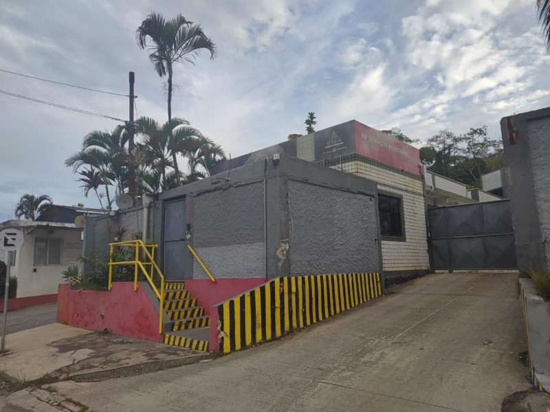 imóvel com 3000m² - Granja dos Cavaleiros - Macaé