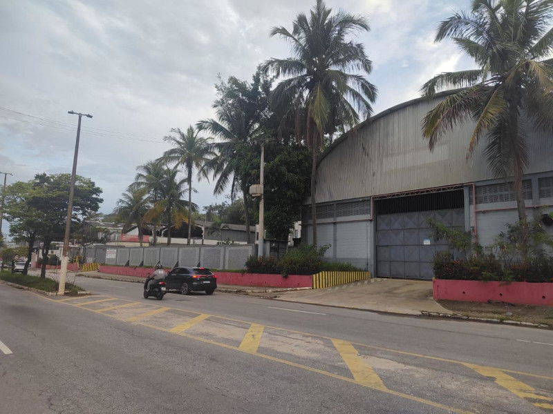 imóvel com 3000m² - Granja dos Cavaleiros - Macaé