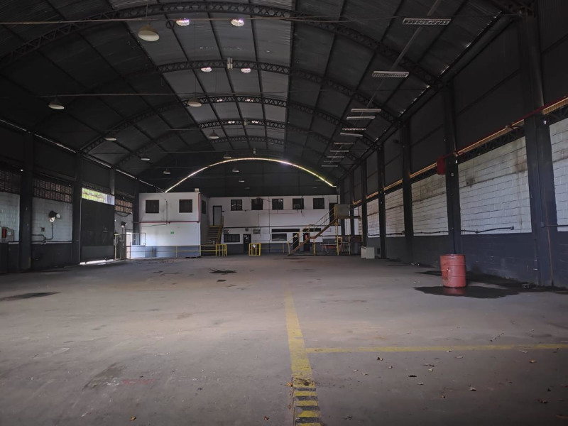 imóvel com 3000m² - Granja dos Cavaleiros - Macaé