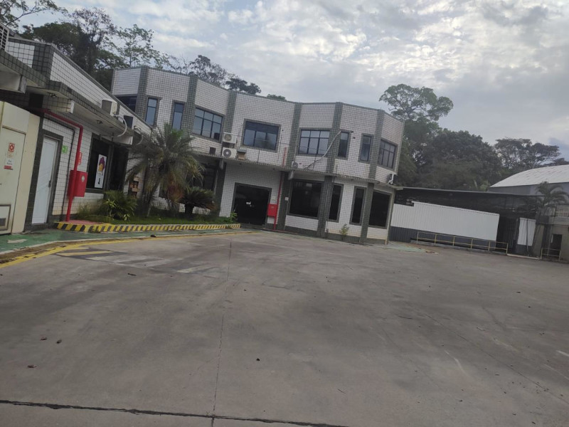 imóvel com 3000m² - Granja dos Cavaleiros - Macaé