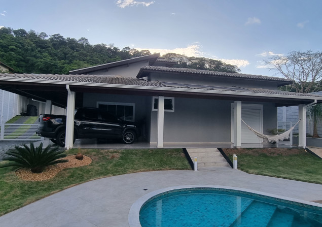 imóvel com 320m²