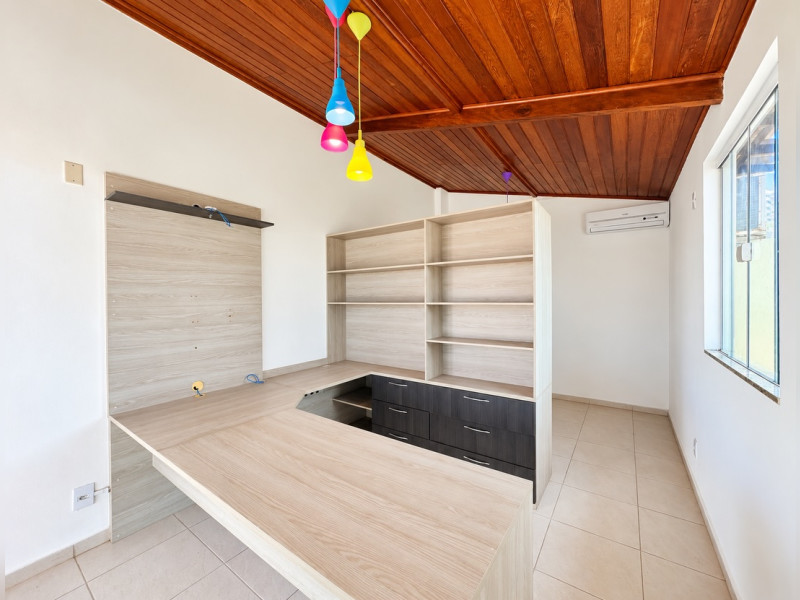 imóvel com 270m² - Riviera Fluminense - Macaé