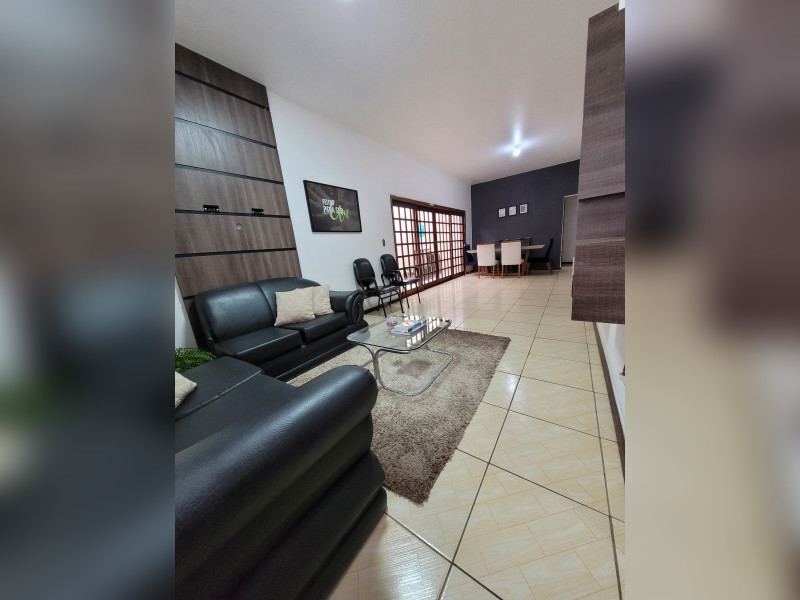 imóvel com 330m² - Uvaranas - Ponta Grossa